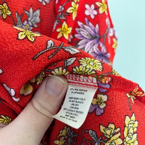 Monteau Los Angeles Top Blouse Womens Size Medium Red Floral Sleeveless - Picture 7 of 7